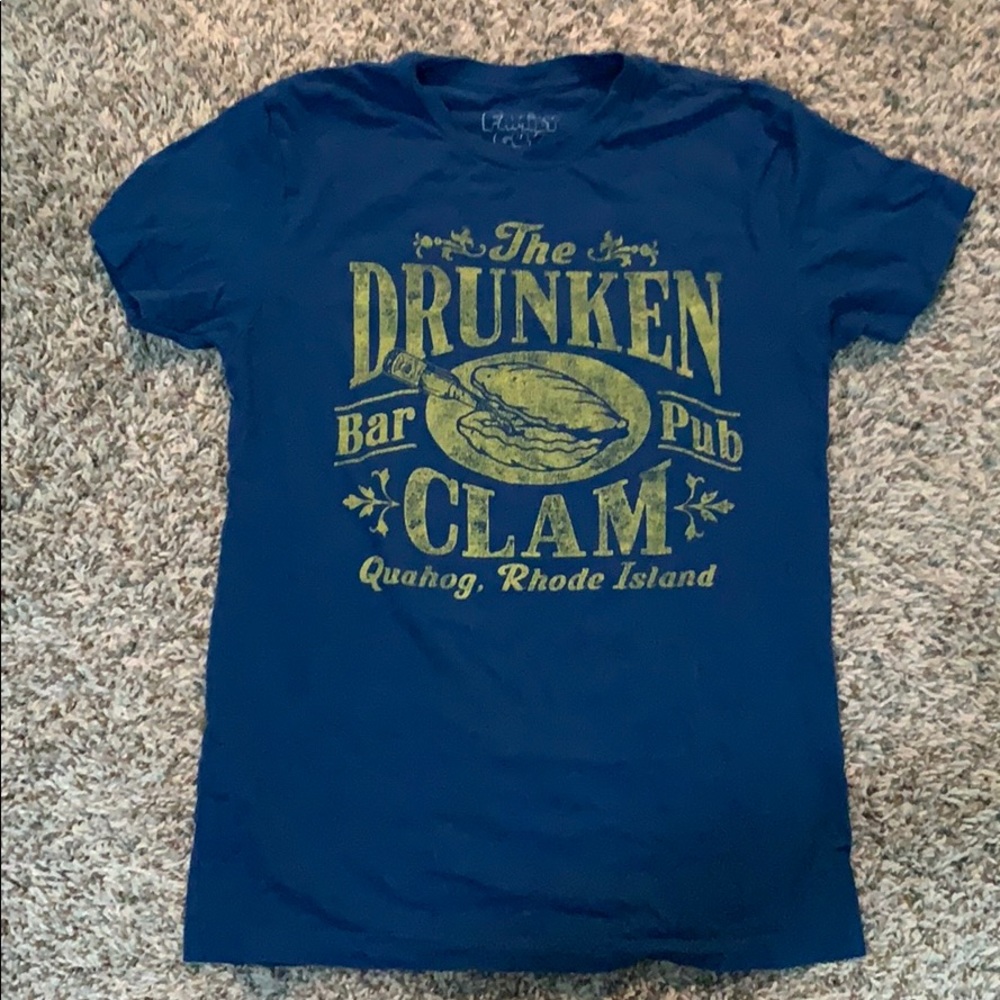 ⚡️Family Guy drunken clam shirt XS